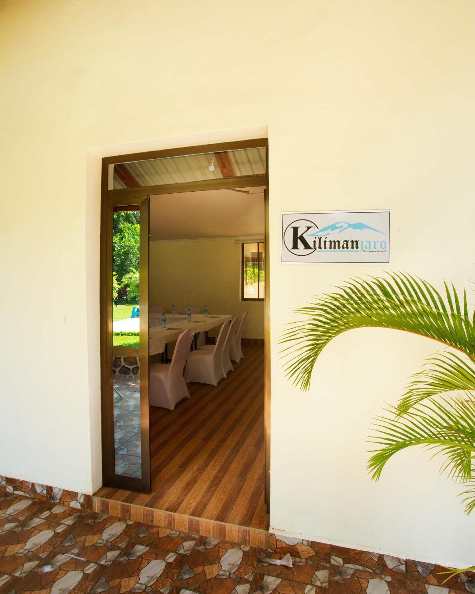 Keys Hotel Moshi Exterior foto